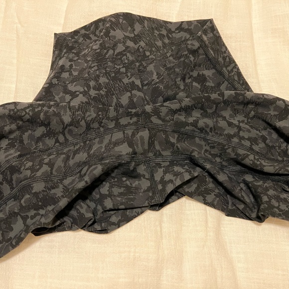 Lululemon Align Pant 28" in Wild Thing Camo Deep Coal Multi - Women's 2 - Picture 8 of 10